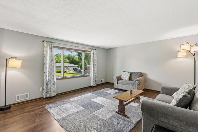 1349 20th Street W, Hastings, MN 55033