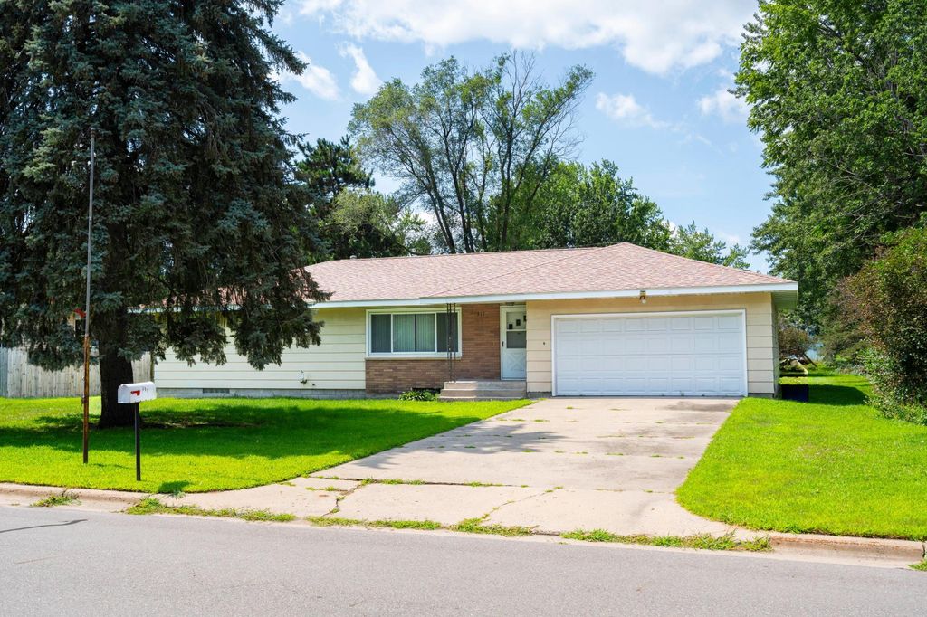 317 16th Avenue SE, Saint Cloud, MN 56304