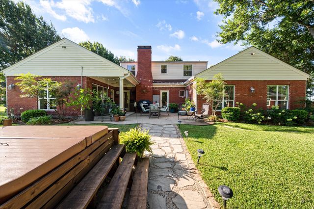 716 Meadow Drive, Corsicana, TX 75110