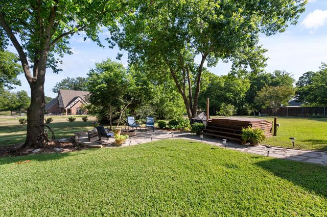 716 Meadow Drive, Corsicana, TX 75110