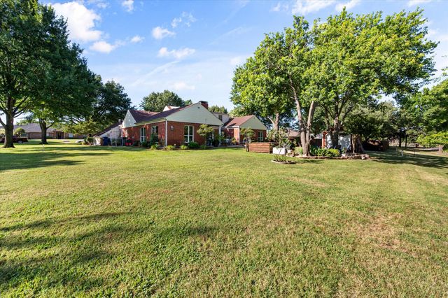 716 Meadow Drive, Corsicana, TX 75110