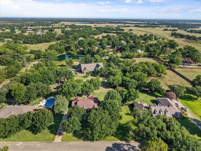 716 Meadow Drive, Corsicana, TX 75110