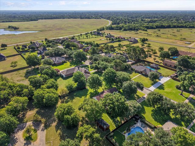 716 Meadow Drive, Corsicana, TX 75110