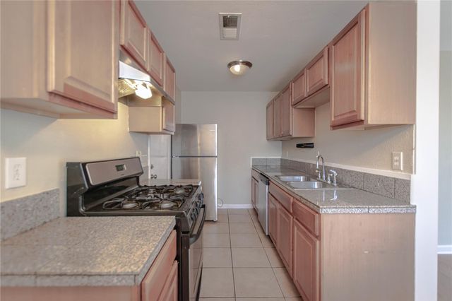 2005 Matthews LN 2, Austin, TX 78745