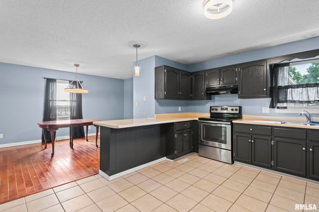 2421 MAYFAIR Road, Springfield, IL 62703
