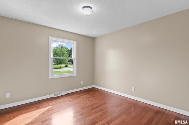 2421 MAYFAIR Road, Springfield, IL 62703