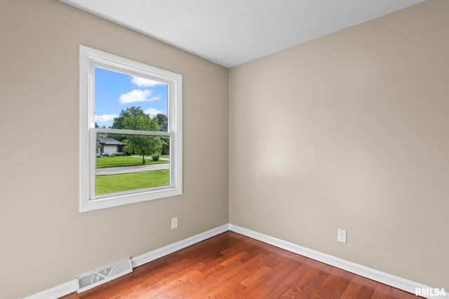 2421 MAYFAIR Road, Springfield, IL 62703