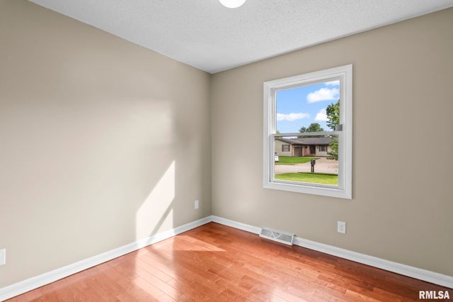 2421 MAYFAIR Road, Springfield, IL 62703