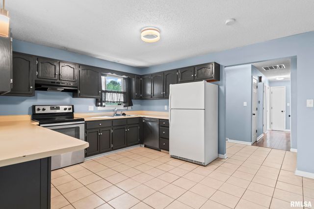 2421 MAYFAIR Road, Springfield, IL 62703