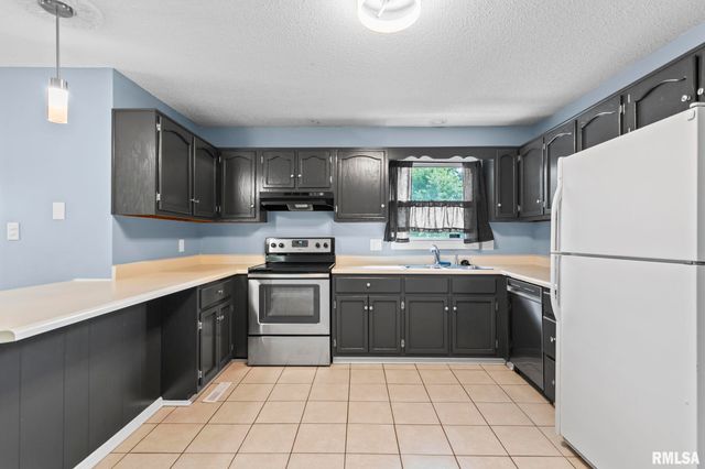2421 MAYFAIR Road, Springfield, IL 62703
