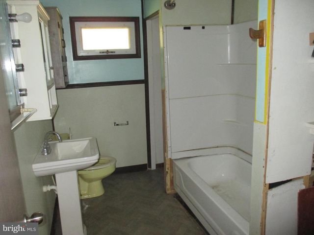 11198 KNOBLEY RD, Keyser, WV 26726