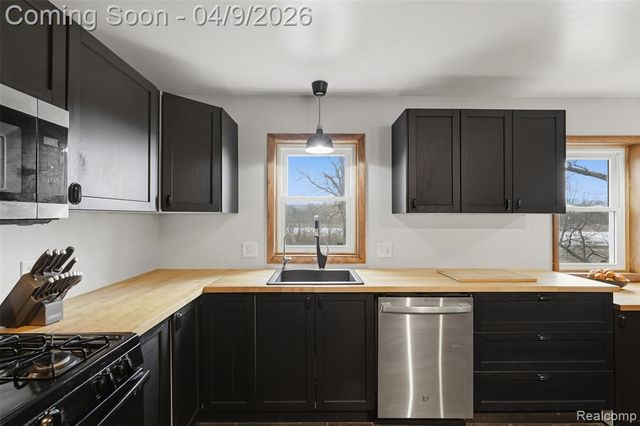 2929 Acorn Lane, Howell, MI 48843