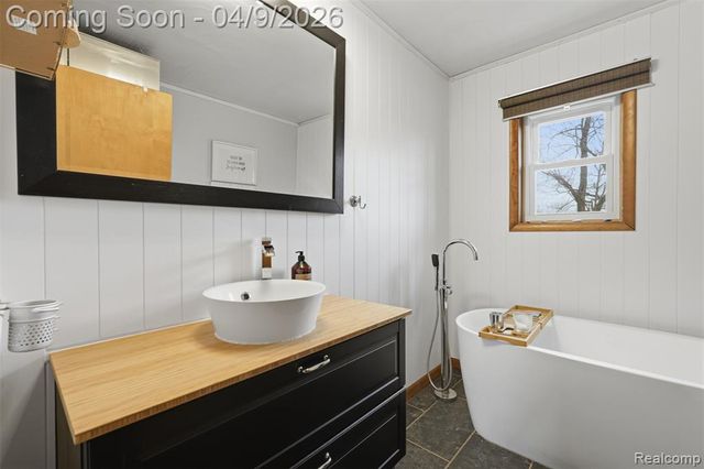 2929 Acorn Lane, Howell, MI 48843