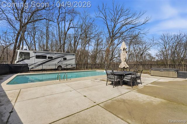 2929 Acorn Lane, Howell, MI 48843