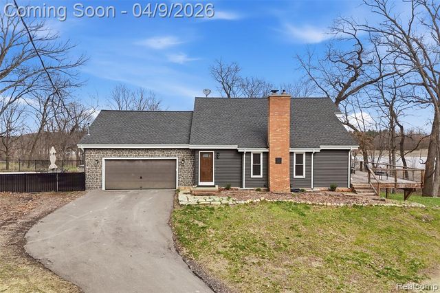 2929 Acorn Lane, Howell, MI 48843