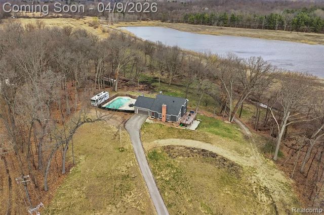2929 Acorn Lane, Howell, MI 48843