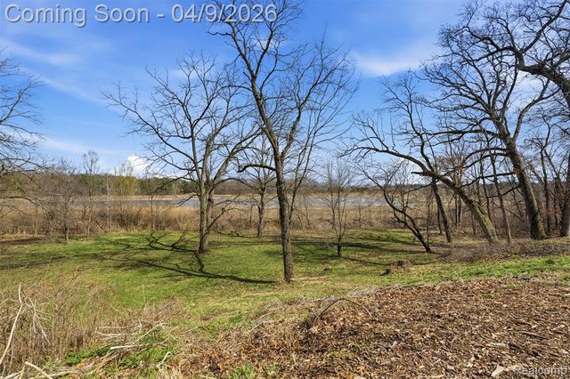 2929 Acorn Lane, Howell, MI 48843