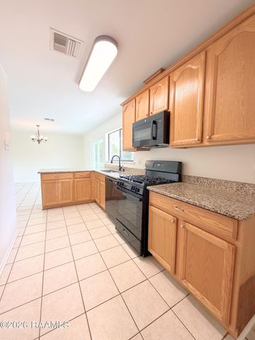 208 Castle Row, Lafayette, LA 70506