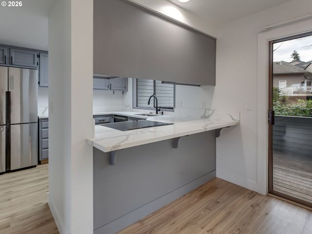 6228 MERIDIAN Cir 7, West Linn, OR 97068