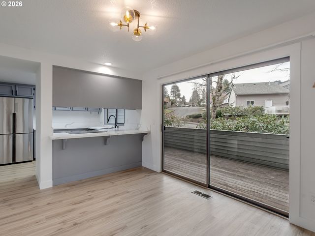 6228 MERIDIAN Cir 7, West Linn, OR 97068