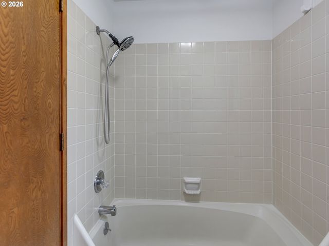 6228 MERIDIAN Cir 7, West Linn, OR 97068