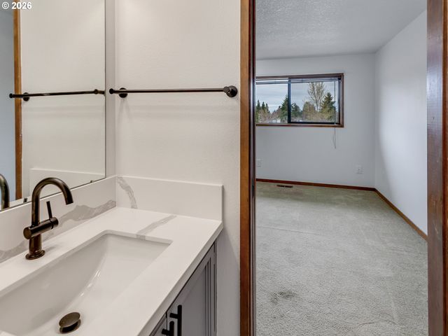 6228 MERIDIAN Cir 7, West Linn, OR 97068