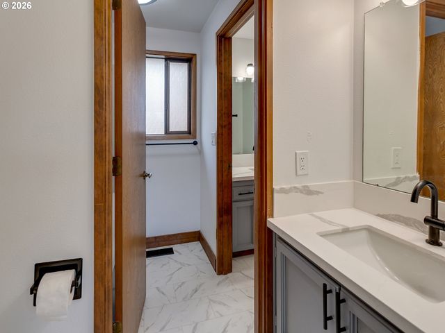 6228 MERIDIAN Cir 7, West Linn, OR 97068