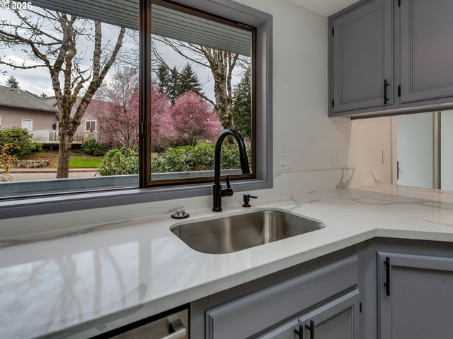 6228 MERIDIAN Cir 7, West Linn, OR 97068