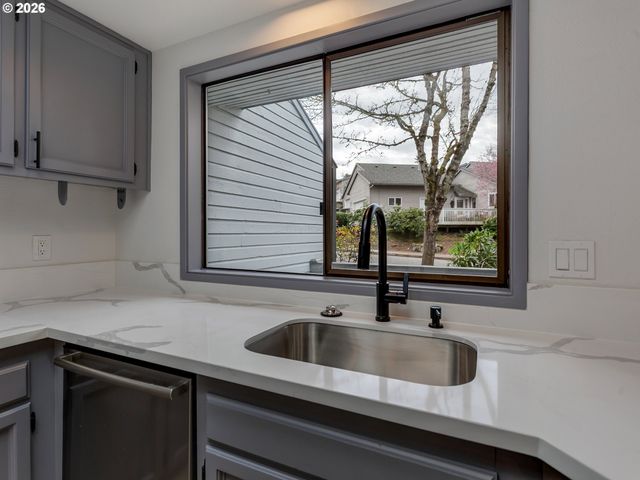 6228 MERIDIAN Cir 7, West Linn, OR 97068