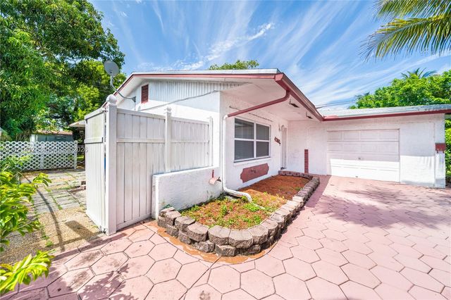4360 NW 32nd Ct, Lauderdale Lakes, FL 33319