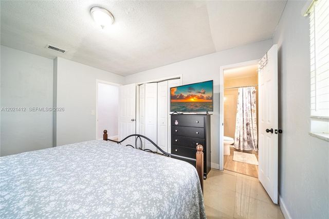 4360 NW 32nd Ct, Lauderdale Lakes, FL 33319