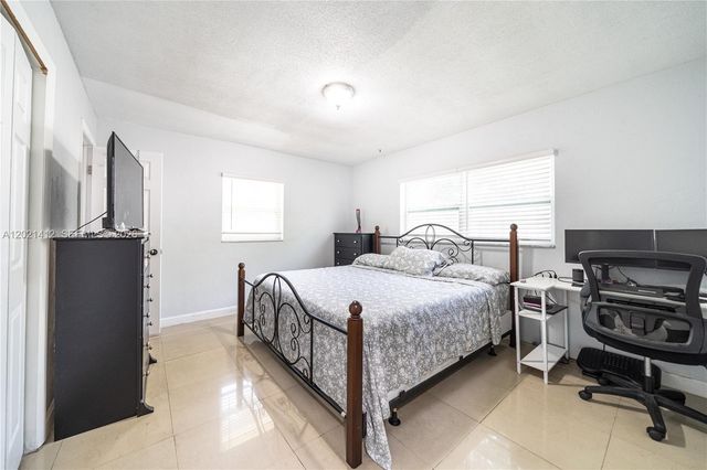 4360 NW 32nd Ct, Lauderdale Lakes, FL 33319
