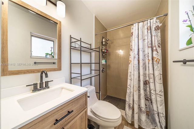 4360 NW 32nd Ct, Lauderdale Lakes, FL 33319