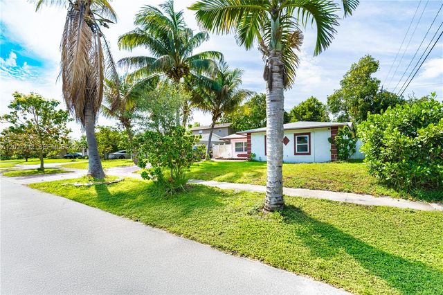 4360 NW 32nd Ct, Lauderdale Lakes, FL 33319