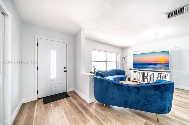 4360 NW 32nd Ct, Lauderdale Lakes, FL 33319