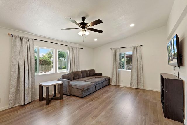 13 River Bend Dr, Lodi, CA 95242