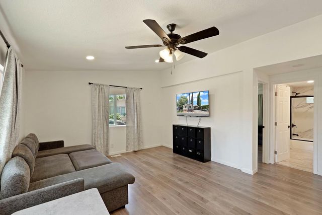 13 River Bend Dr, Lodi, CA 95242