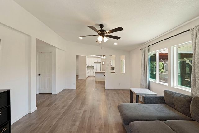 13 River Bend Dr, Lodi, CA 95242