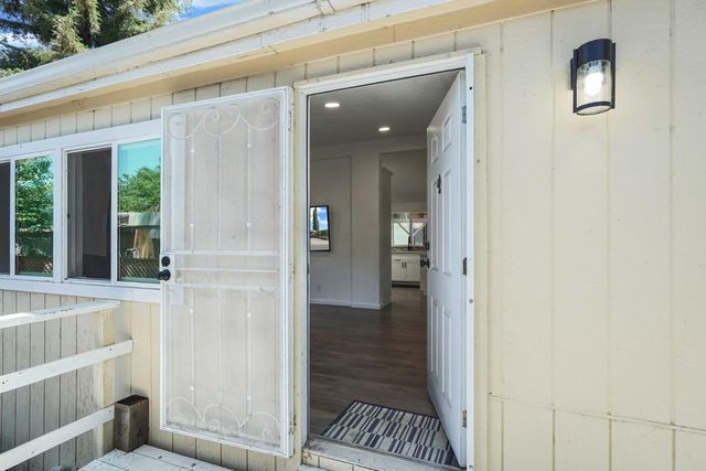 13 River Bend Dr, Lodi, CA 95242