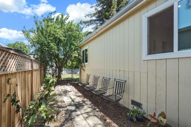 13 River Bend Dr, Lodi, CA 95242