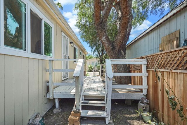 13 River Bend Dr, Lodi, CA 95242
