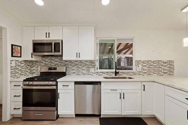 13 River Bend Dr, Lodi, CA 95242