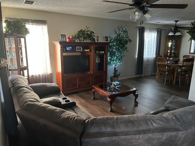 1011 N Lynora Street, Tulare, CA 93274