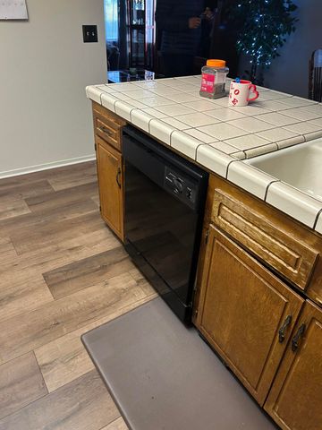 1011 N Lynora Street, Tulare, CA 93274