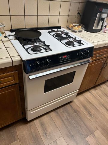 1011 N Lynora Street, Tulare, CA 93274