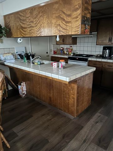 1011 N Lynora Street, Tulare, CA 93274