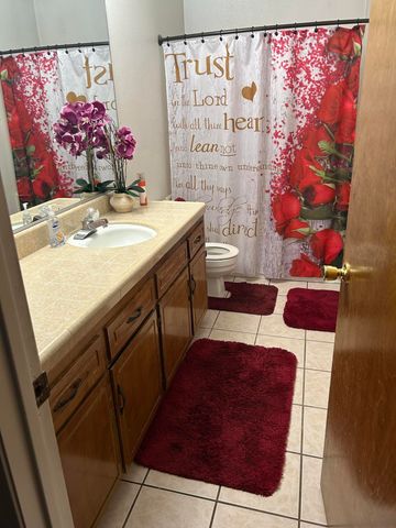 1011 N Lynora Street, Tulare, CA 93274