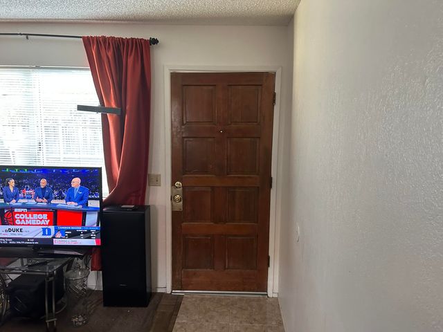 1011 N Lynora Street, Tulare, CA 93274