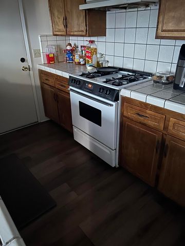 1011 N Lynora Street, Tulare, CA 93274