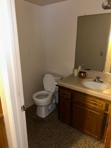 1011 N Lynora Street, Tulare, CA 93274